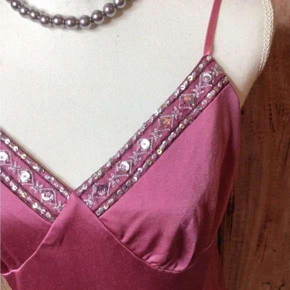 Large rose pink v shape camisole with sparkle bead work (0101) - Picture 4 of 6